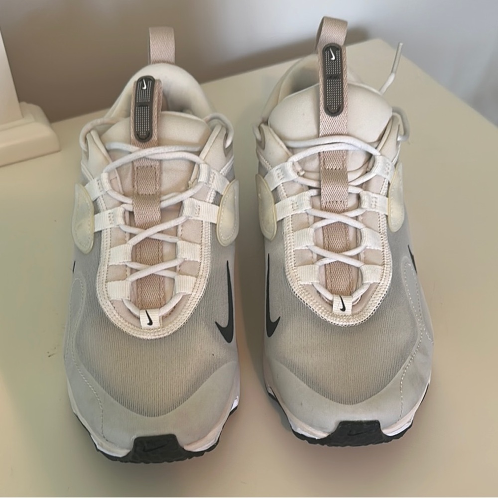 Nike Womens Spark Phantom Sneakers